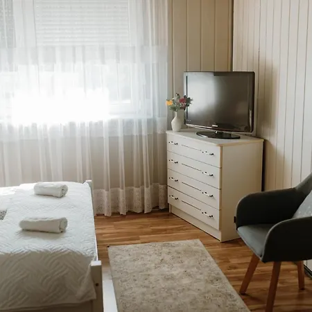Jutrzenka Apartment *